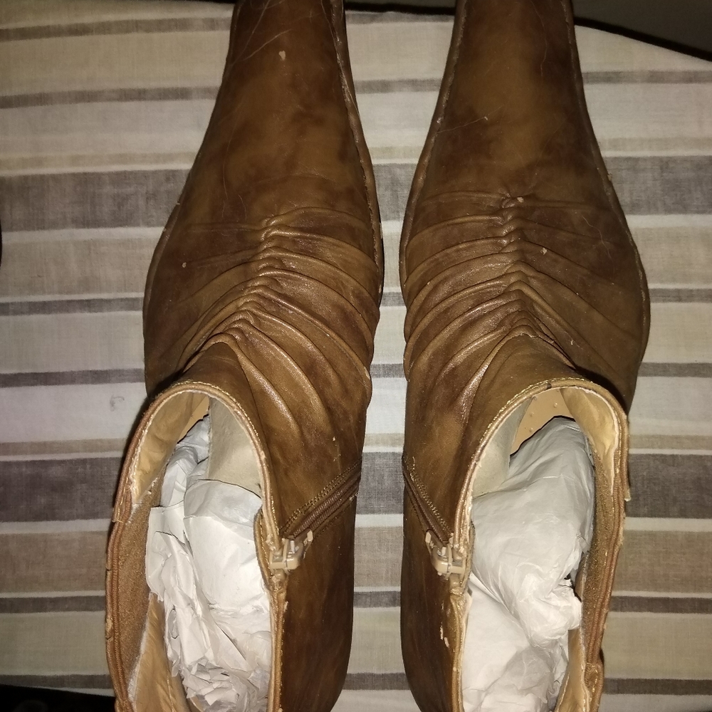 Very thin soft ruched boots